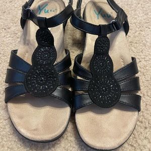 Black sandals. Size 7